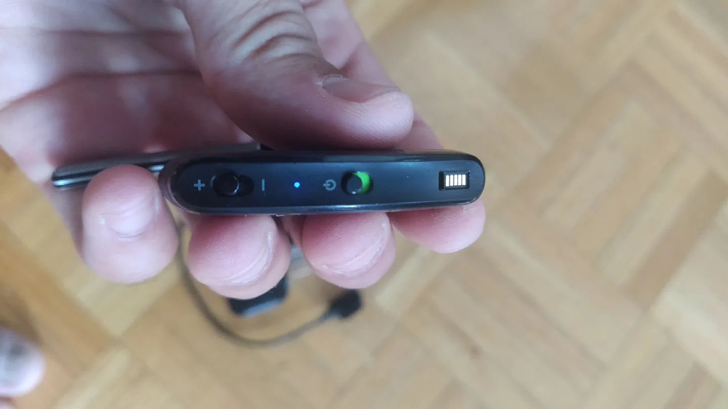 Plantronics Bluetooth Headset with Charger image indicator(2)