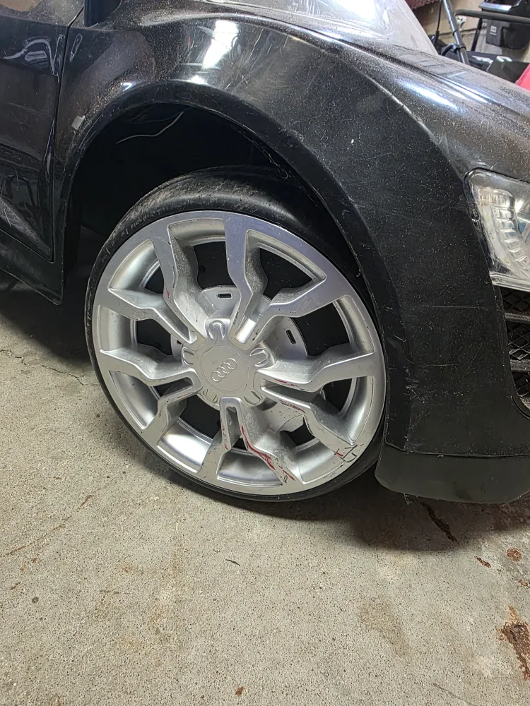 Kids Audi Ride-On Car - Some Wear image indicator(8)