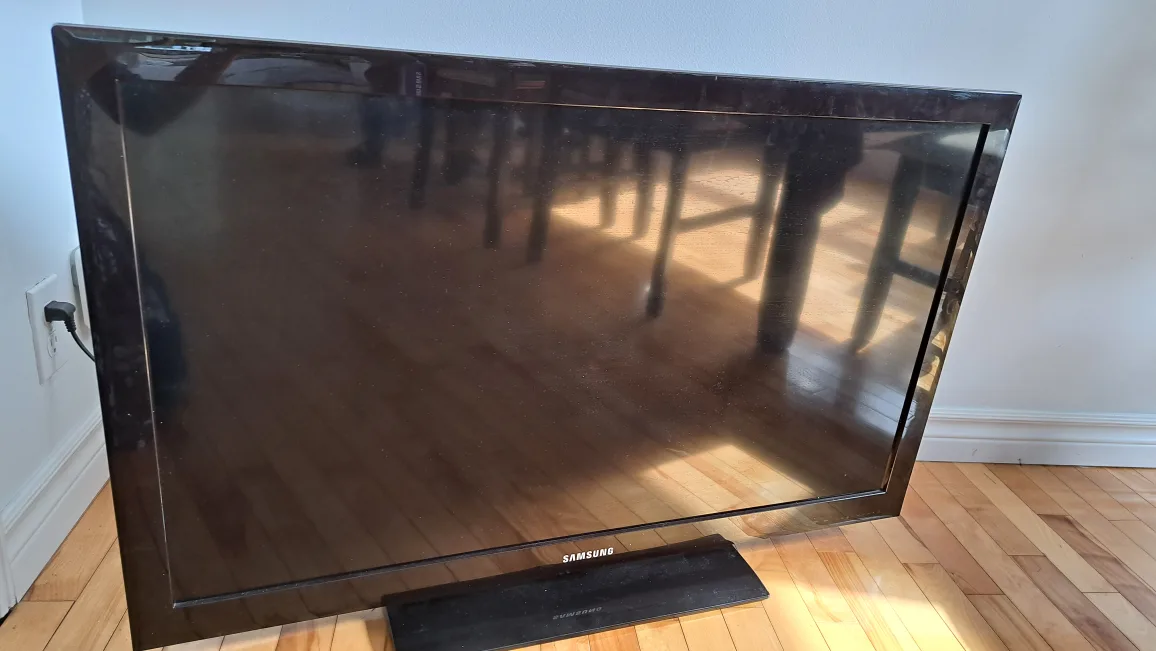 Samsung 40" LCD TV Series 5 550 image indicator(2)