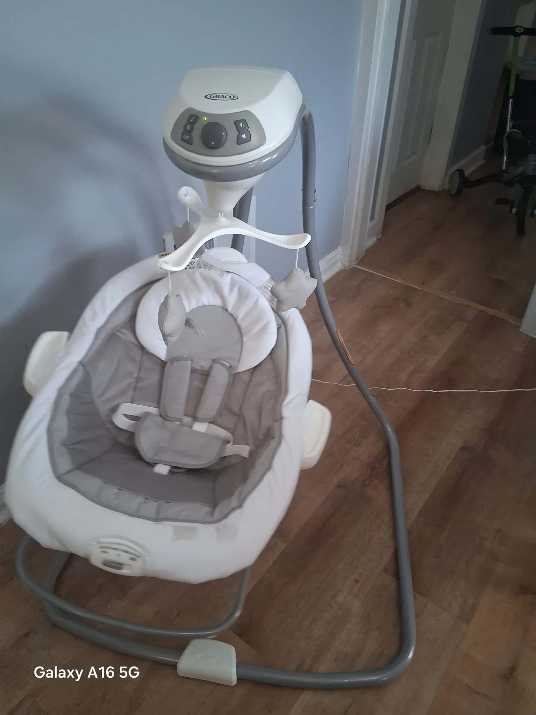 Graco Baby Swing - Excellent Condition thumbnail