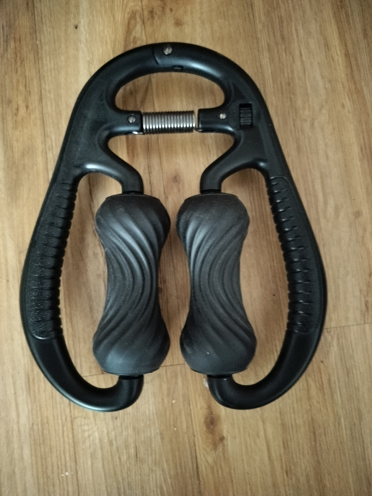 Black Hand Grip Strengthener (Free)