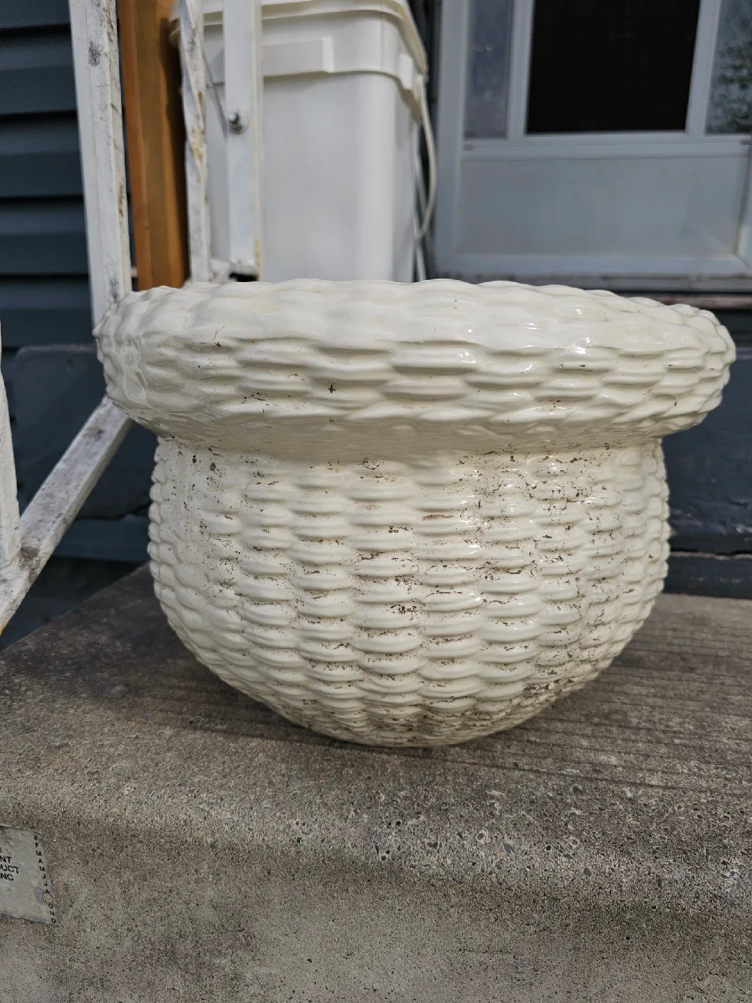 White Woven Pattern Ceramic Planter image indicator(2)