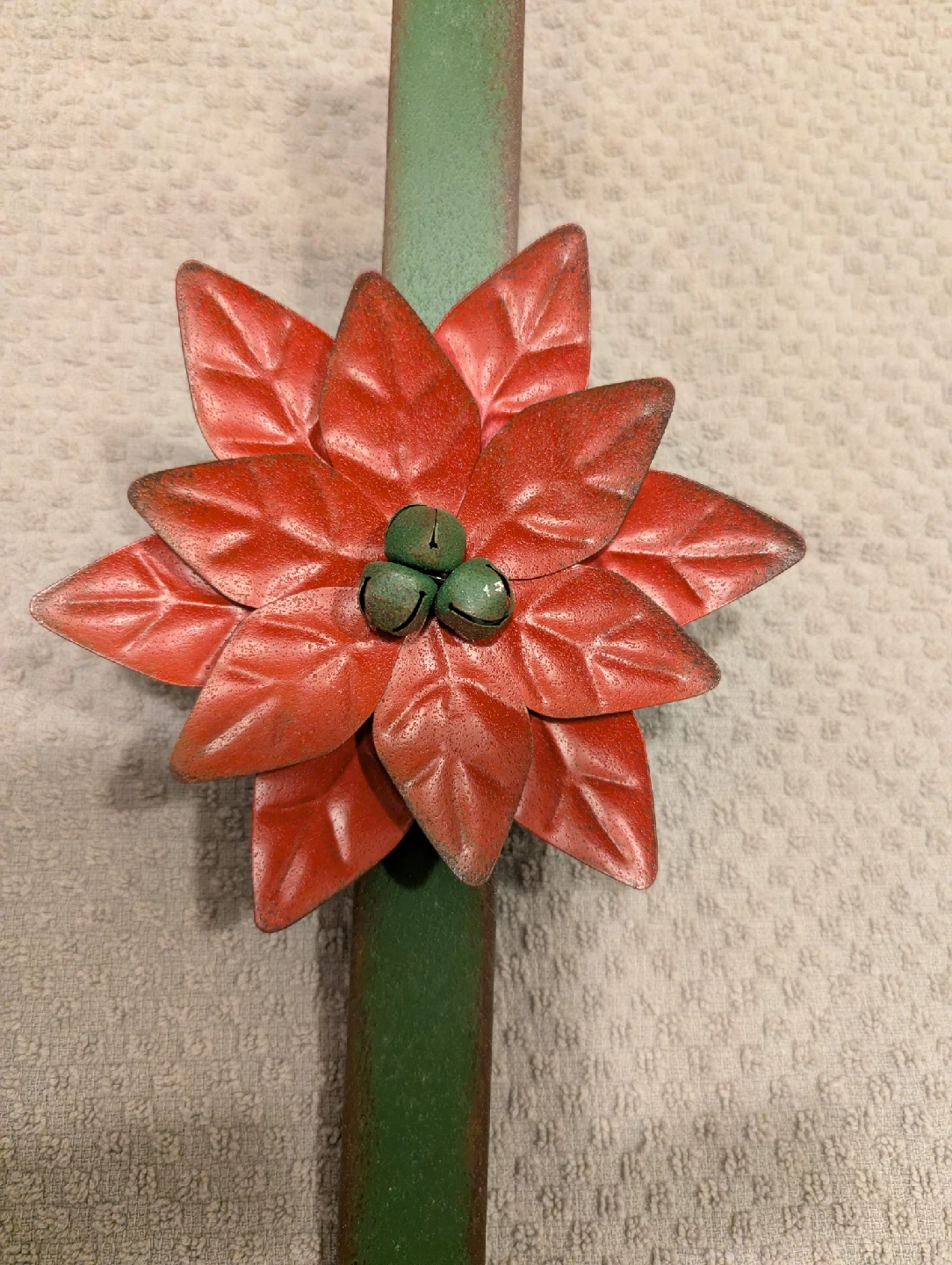 Holiday Wreath with Festive Over the Door Hook - photo 3