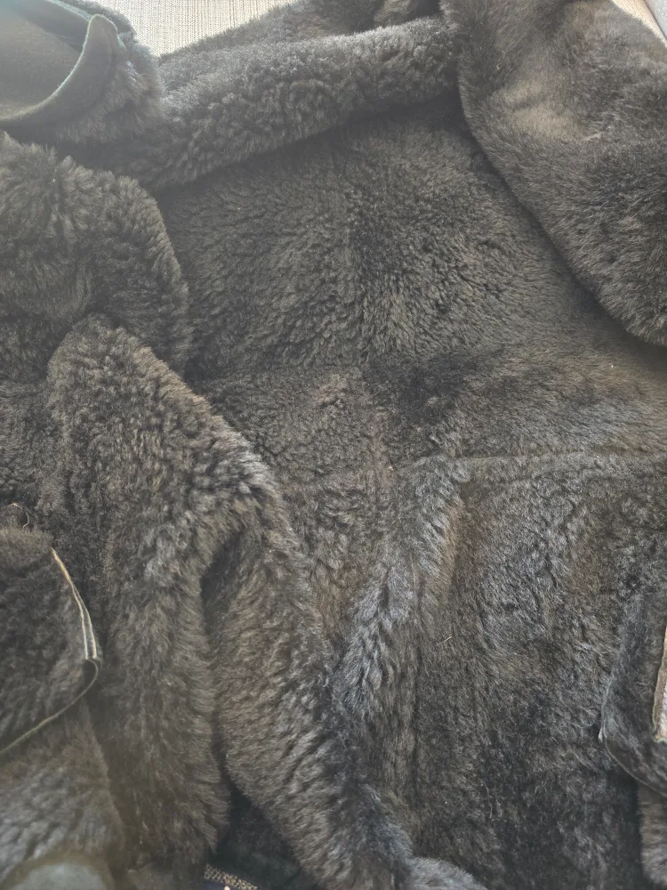 Leather Vest with Fur Collar - Black image indicator(4)