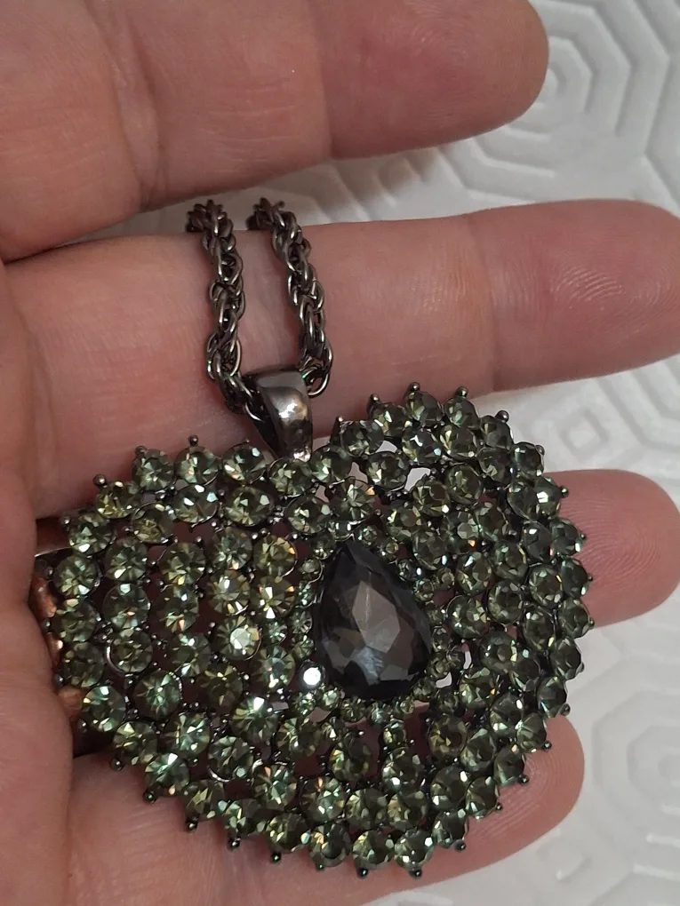 Rhinestone Heart Pendant Necklace image indicator(3)