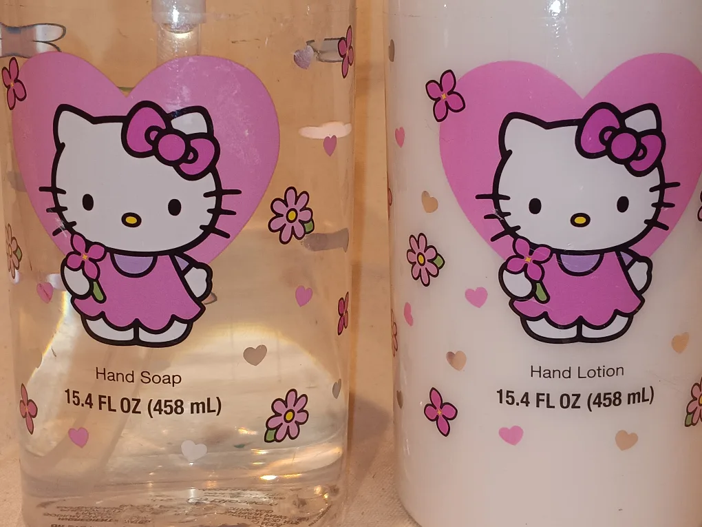 Hello Kitty Hand Soap and Lotion Set image indicator(2)