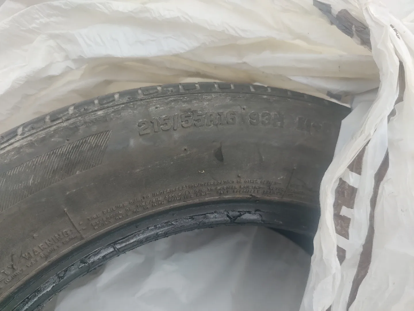 215/55R16 93H Tire
