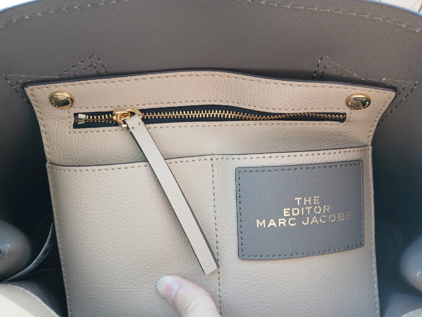 Marc Jacobs beige leather "the editor" tote bag image indicator(10)