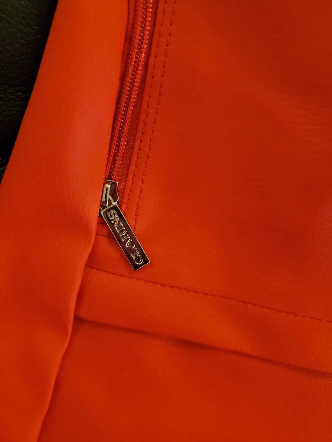 Clarins Red Backpack image indicator(2)