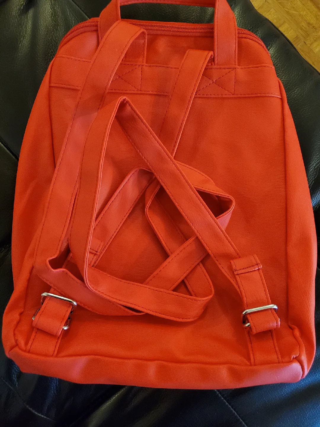 Clarins Red Backpack image indicator(3)