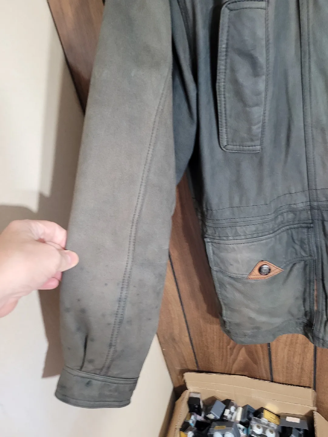 Vintage Leather Jacket - Size S image indicator(2)