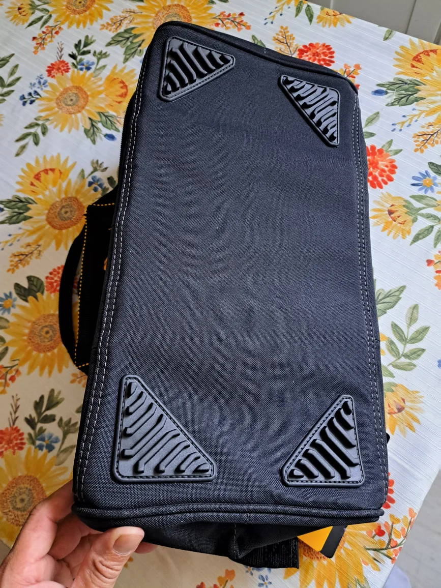 DeWalt 16" Tradesman's Tool Bag - Black & Yellow image indicator(4)