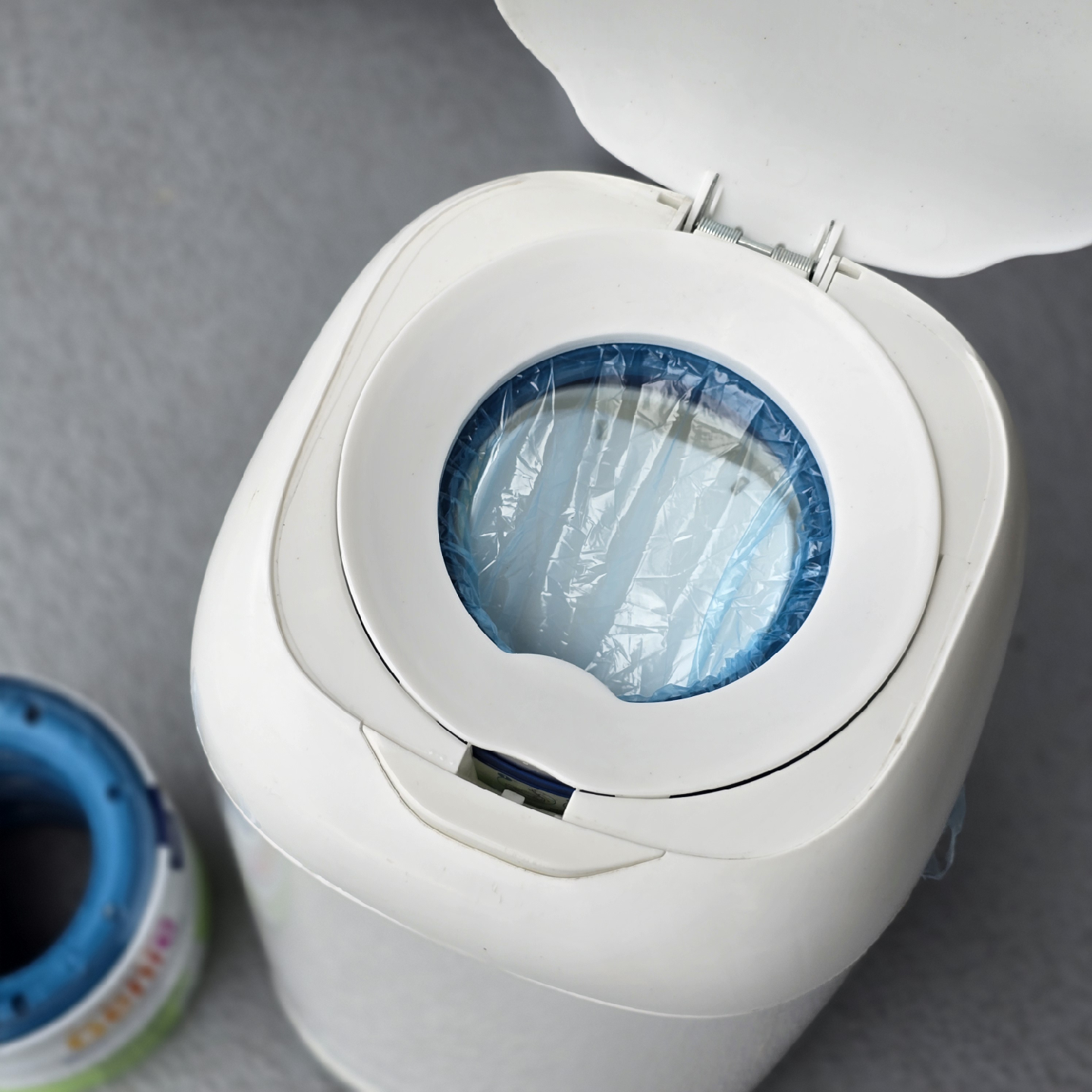 Diaper Genie + 4 pack of refills - photo 2
