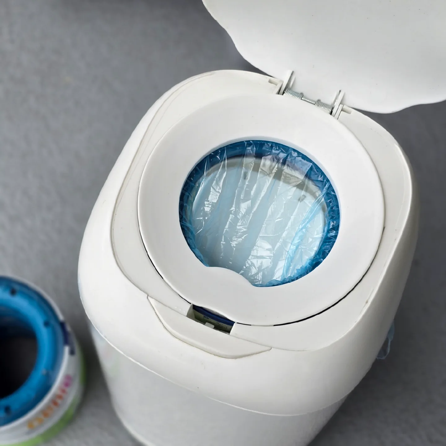 Diaper Genie + 4 pack of refills image indicator(2)