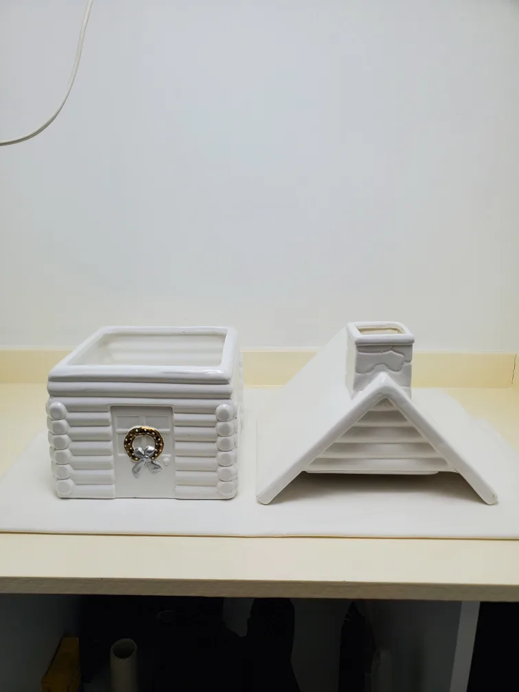 White Ceramic Log Cabin Cookie Jar 🧡 image indicator(9)
