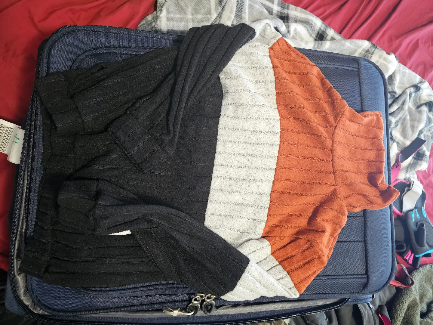 A bag of mix nax! clothes and shoes and slippers image indicator(10)