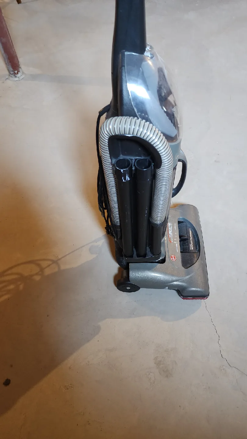 Hoover WindTunnel Vacuum - Great Suction! image indicator(3)