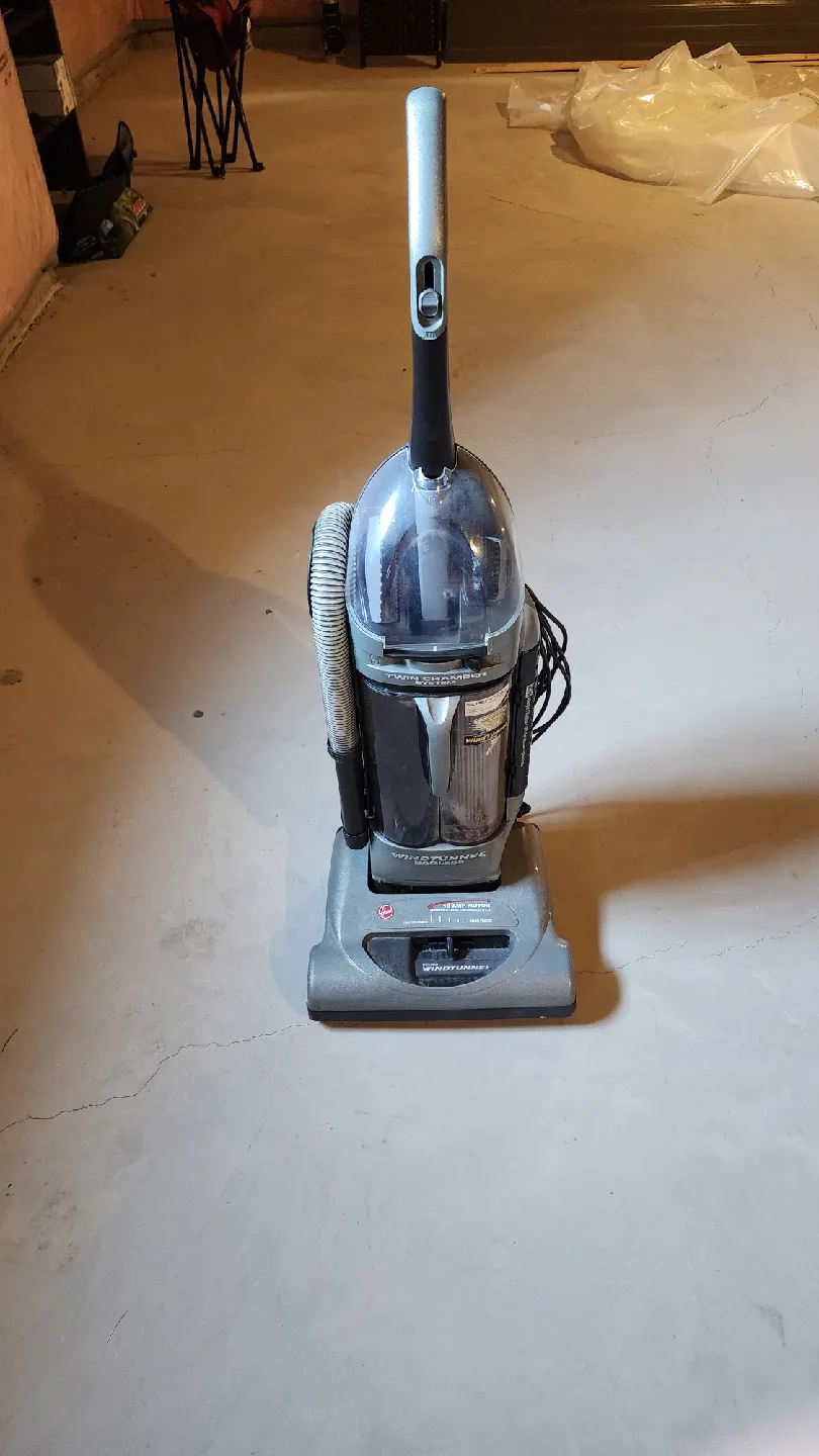 Hoover WindTunnel Vacuum - Great Suction! image indicator(5)