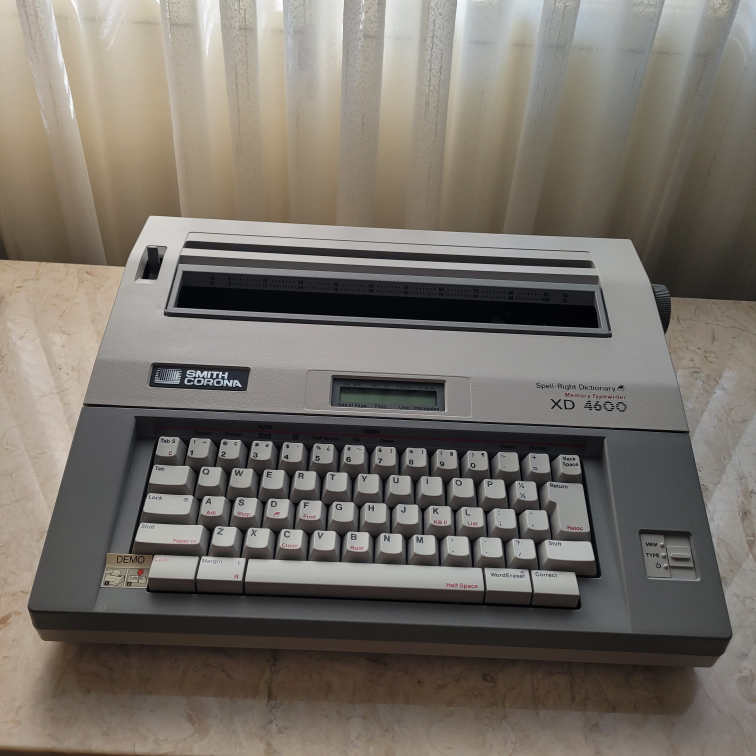 Smith Corona XD 4600 Spell-Right Dictionary Typewriter - photo 2