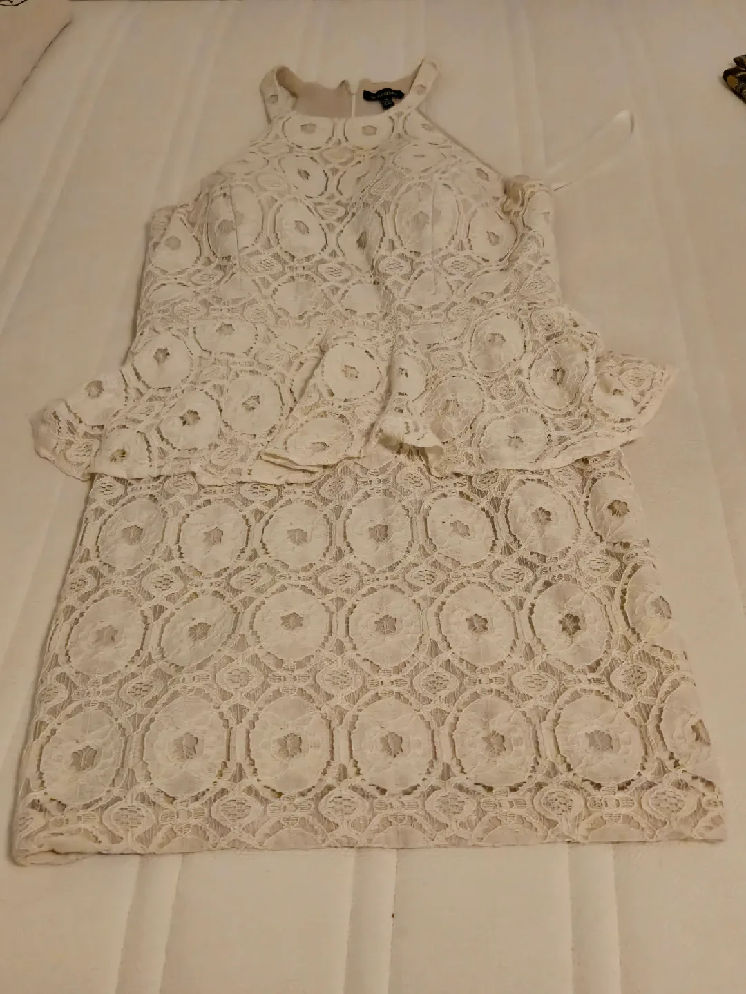 Le Chateau Cream Lace Dress image indicator(2)