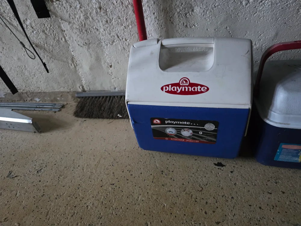 Igloo Playmate & Redmon Cooler image indicator(2)