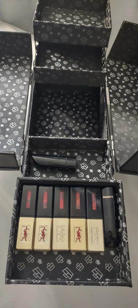 Black Makeup Organizer Case with Keys image indicator(7)