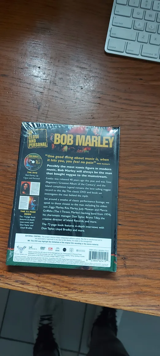 Bob Marley Up Close and Personal DVD and Book Set image indicator(2)