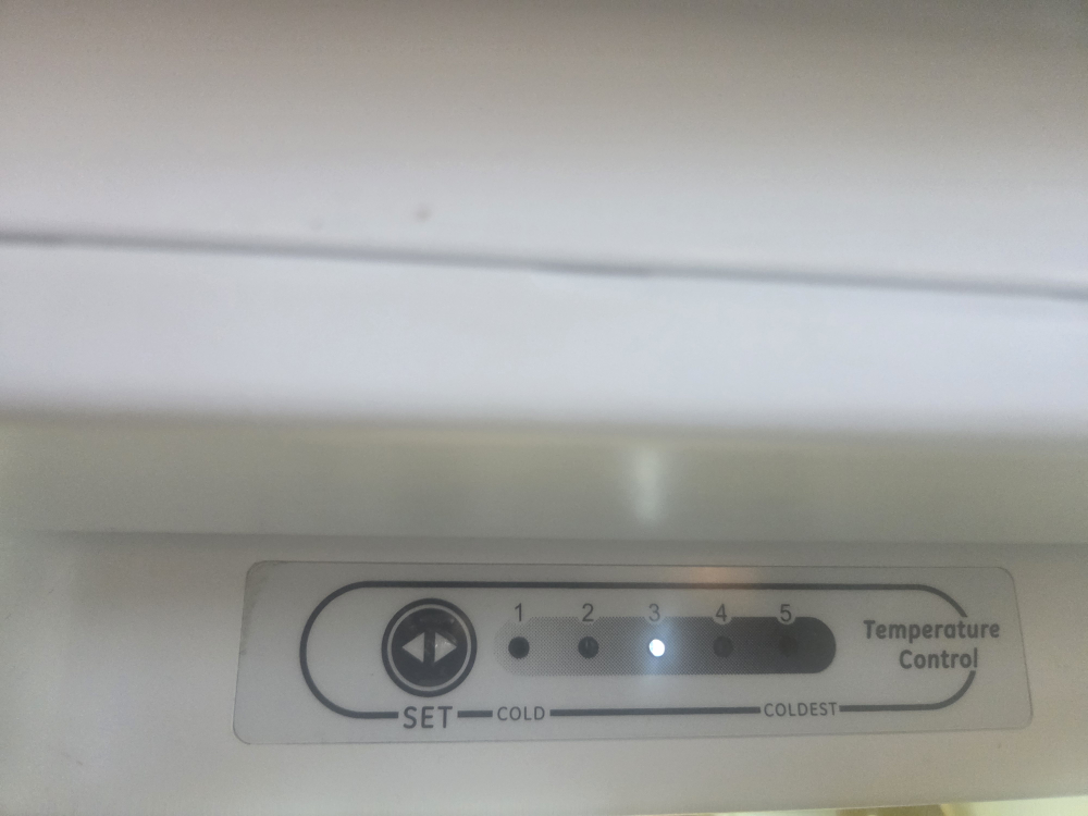 Insignia Refrigerator - NS-RTM10WH7-C - photo 2