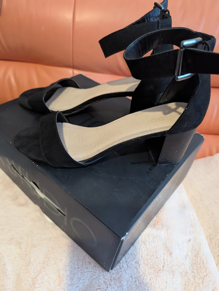 Aldo Studio Black Heels - Size 10 image indicator(2)