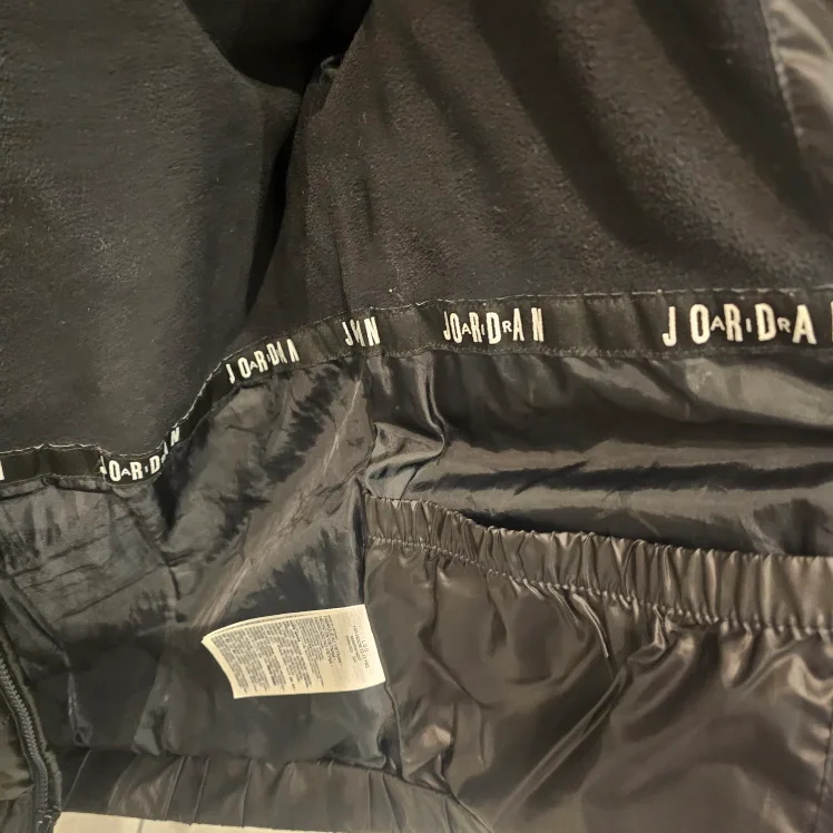 Jordan Puffer Jacket - Size L (12-13 yrs) image indicator(3)