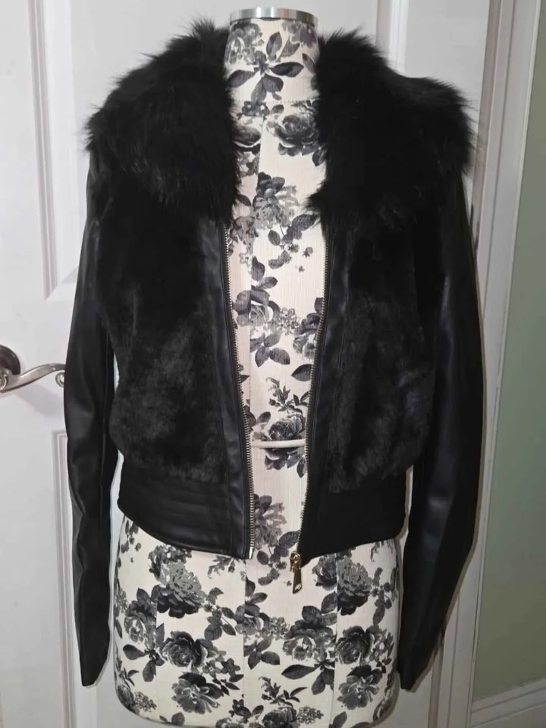 JOLIBEL Black Faux Fur Leather Jacket - Size 6 image indicator(6)