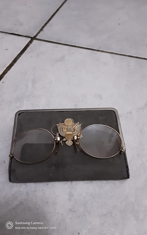 Antique Pince-Nez Eyeglasses ! 10 k Gold - bridge .