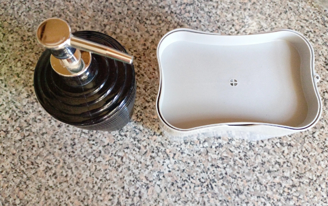 Soap Dispenser and Sponge Holder Set 🧡
