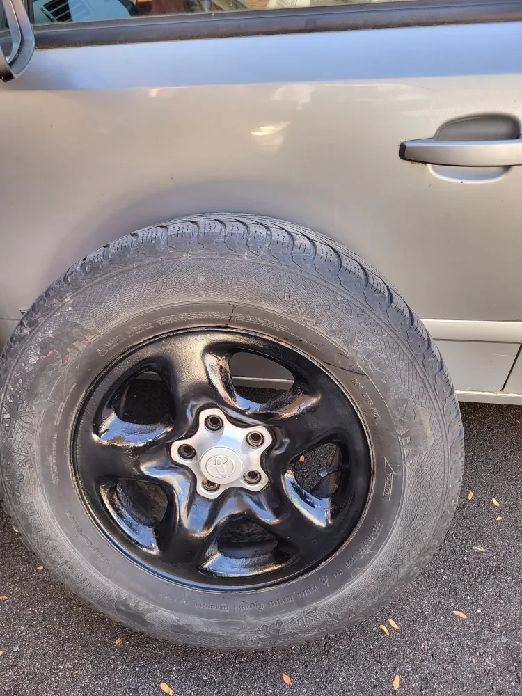 Toyota Rim and Winter Tire Set image indicator(2)