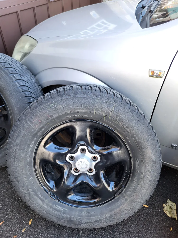Toyota Rim and Winter Tire Set image indicator(3)
