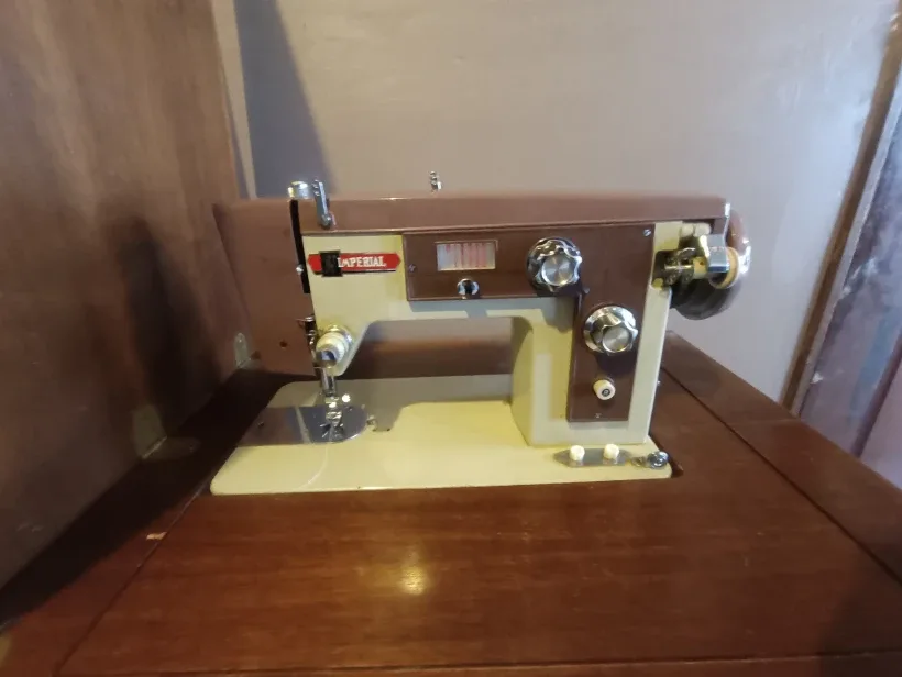 Imperial Sewing Machine with Cabinet image indicator(2)