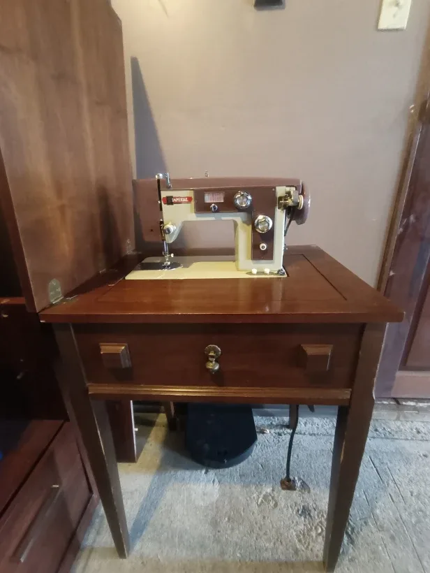 Imperial Sewing Machine with Cabinet image indicator(3)