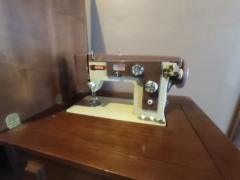 Imperial Sewing Machine with Cabinet image indicator(5)