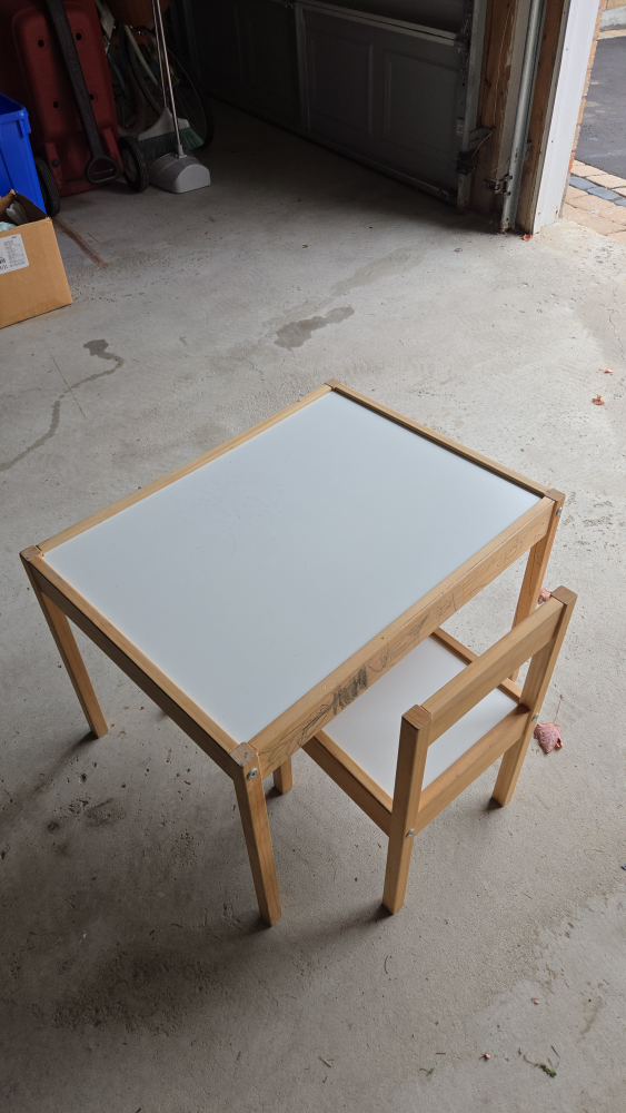 Kids Table and Tow Chair Set - photo 2