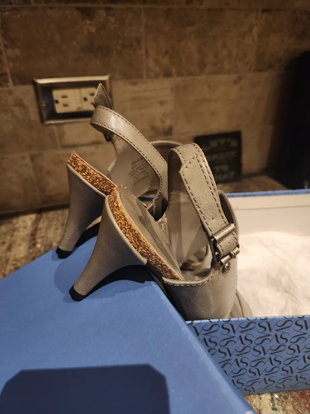 Simply Vera Wang Grey Heels - Size 6.5 image indicator(4)