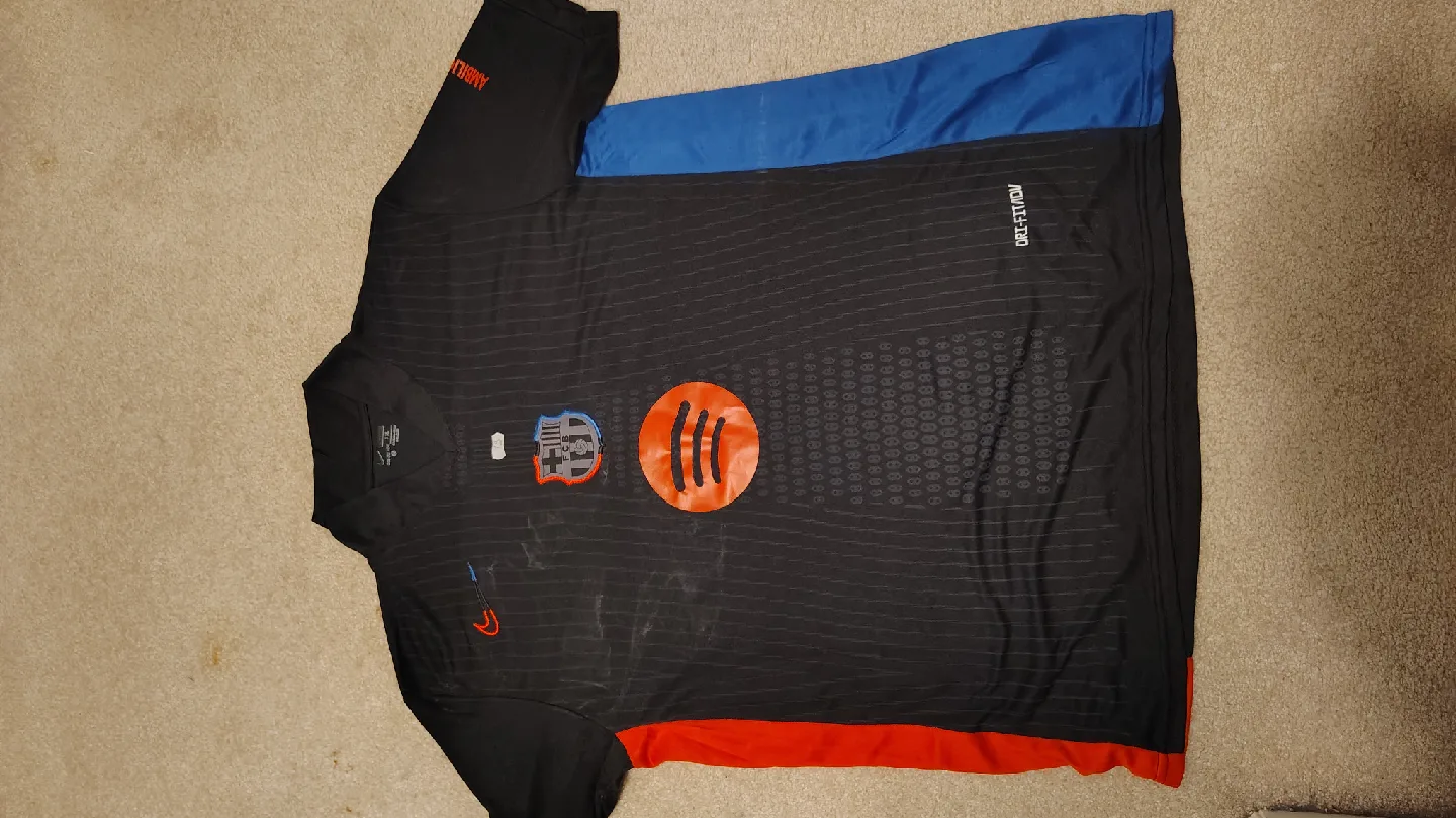 Nike FC Barcelona 2023/24 Lamine Yamal Jersey - Size M image indicator(2)