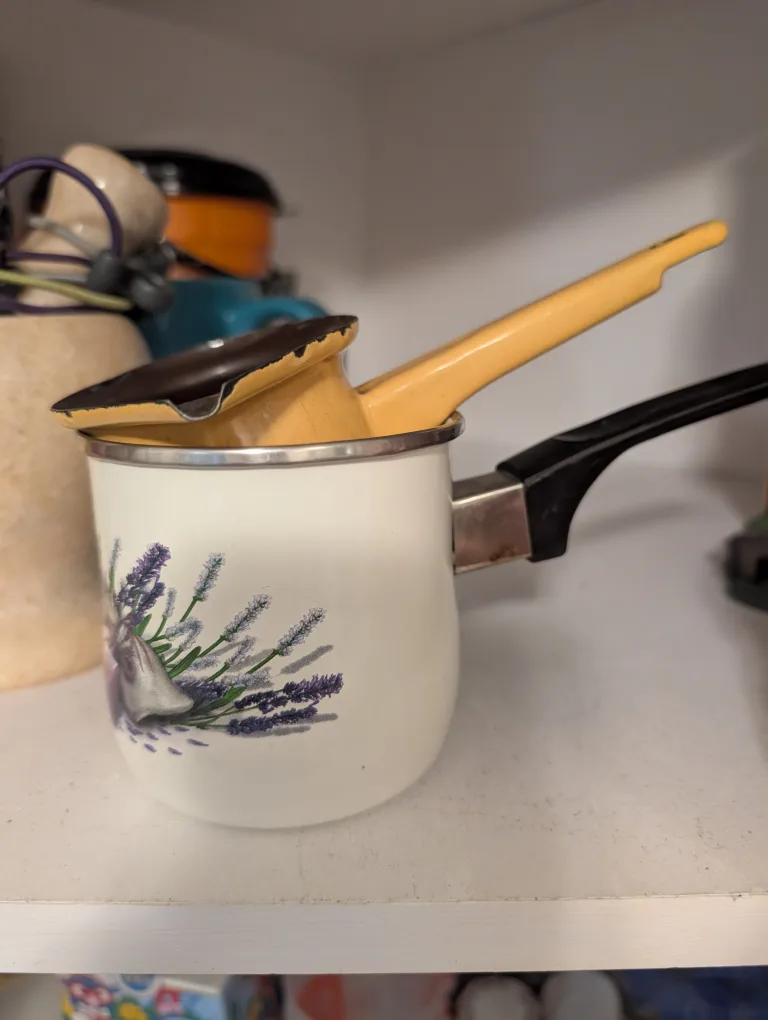 Vintage Lavender Enamelware Pot And Smaller Yellow Pot image indicator(2)