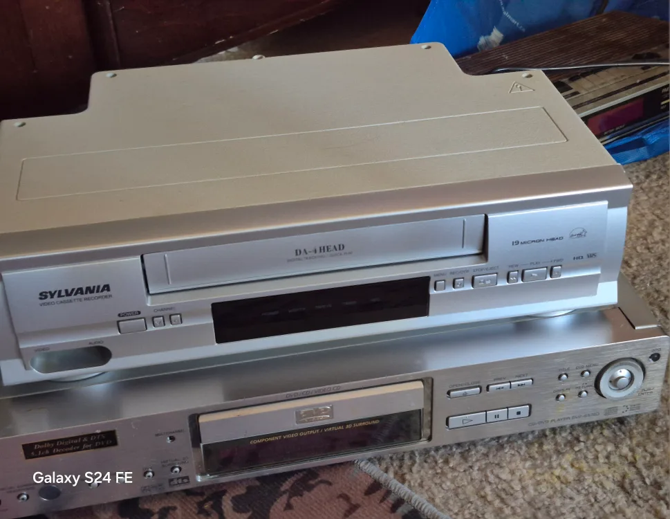 GE RADIO / ALARM,  DVD ,and DVD,CD,,video cd image indicator(3)