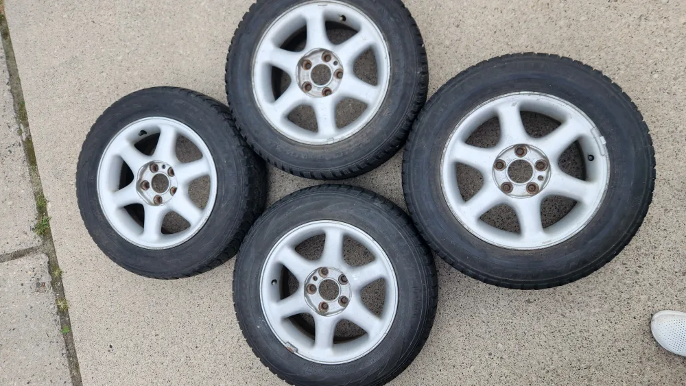 Volvo Rims with tire - Set of 4 image indicator(3)