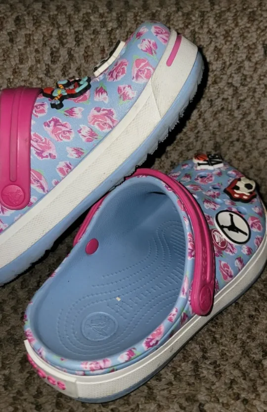 Crocs Floral Clogs with Charms size 2 image indicator(3)