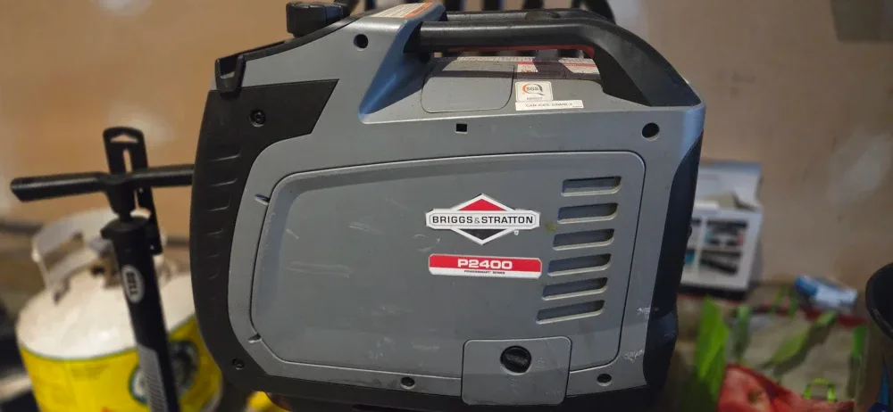 Briggs & Stratton P2400 PowerSmart Inverter Generator image indicator(2)