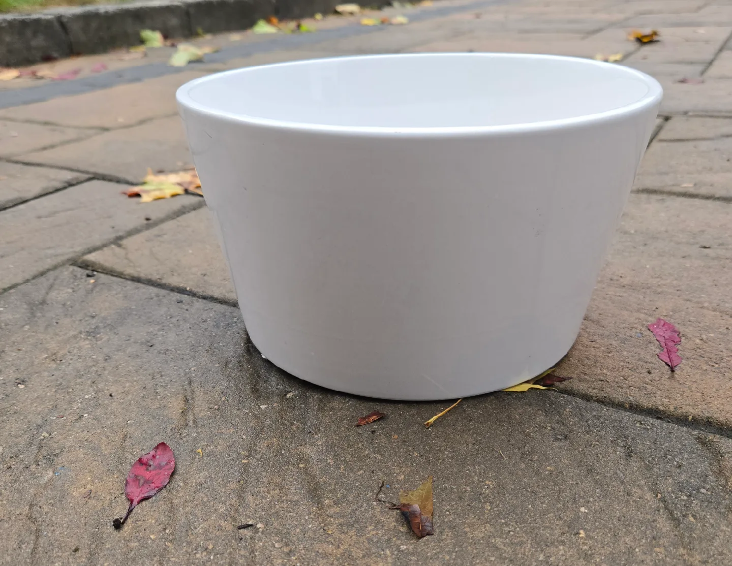 8.5" White Ceramic Planter image indicator(3)