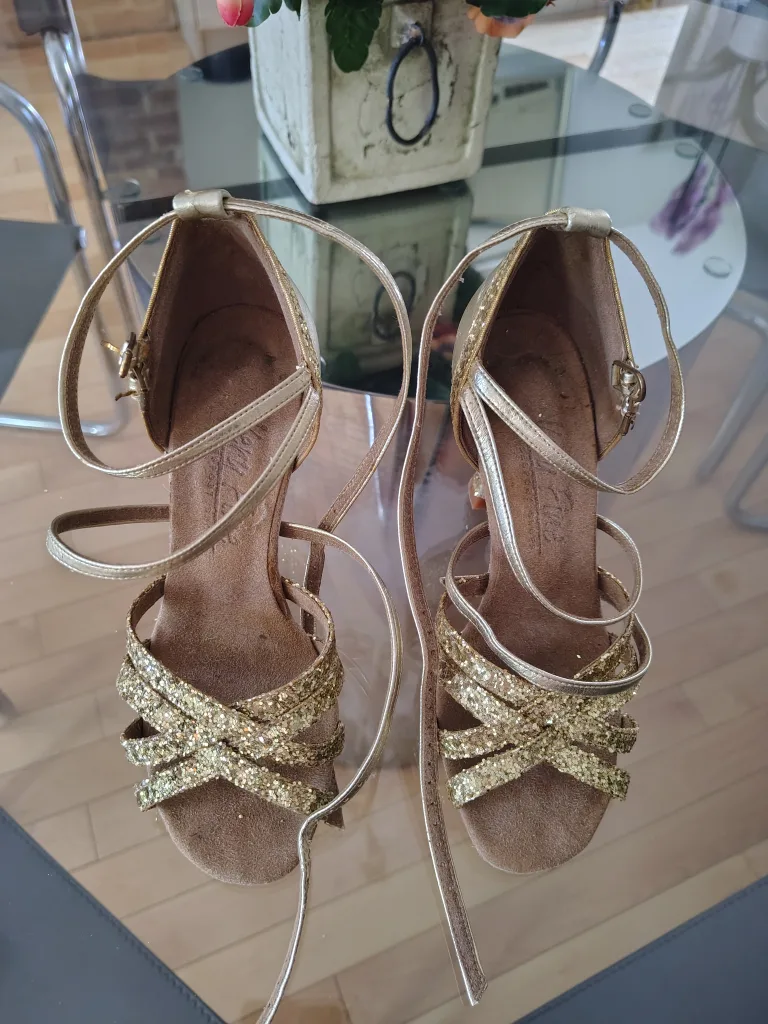 Very Fine Ballroom Salsa Dance Shoes - Size 6.5 US