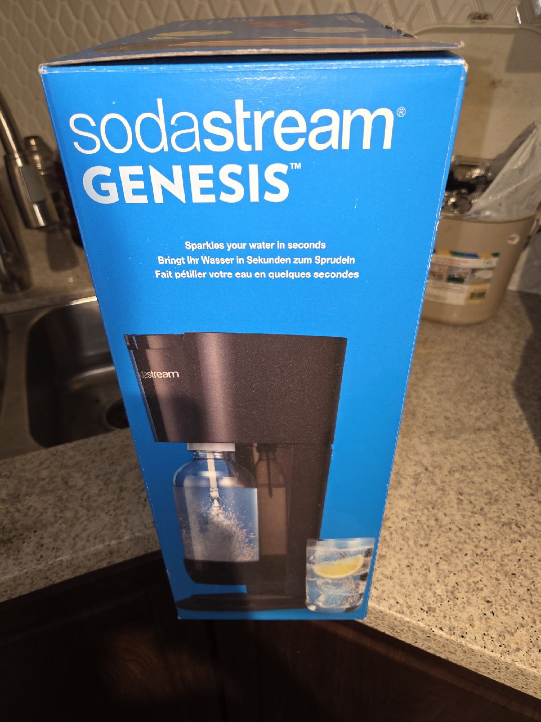 SodaStream Genesis sparkling water maker - photo 3