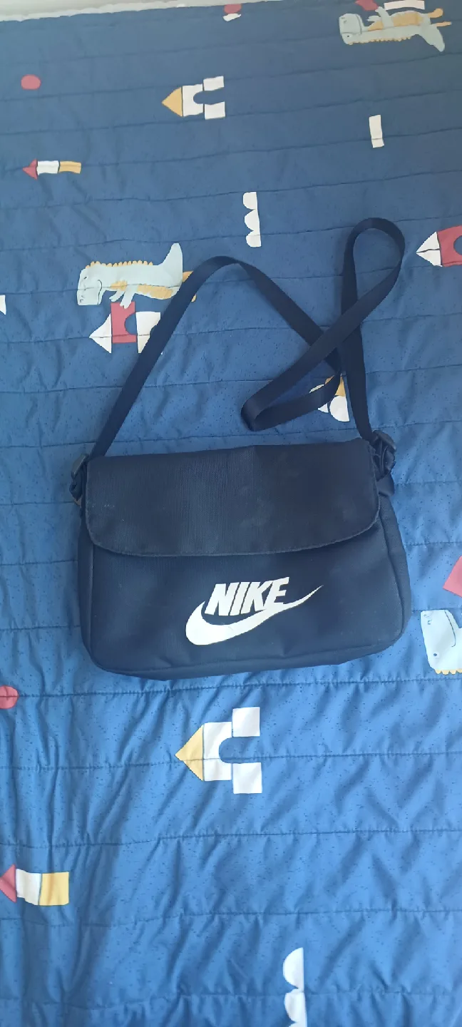 nike shoulder bag thumbnail